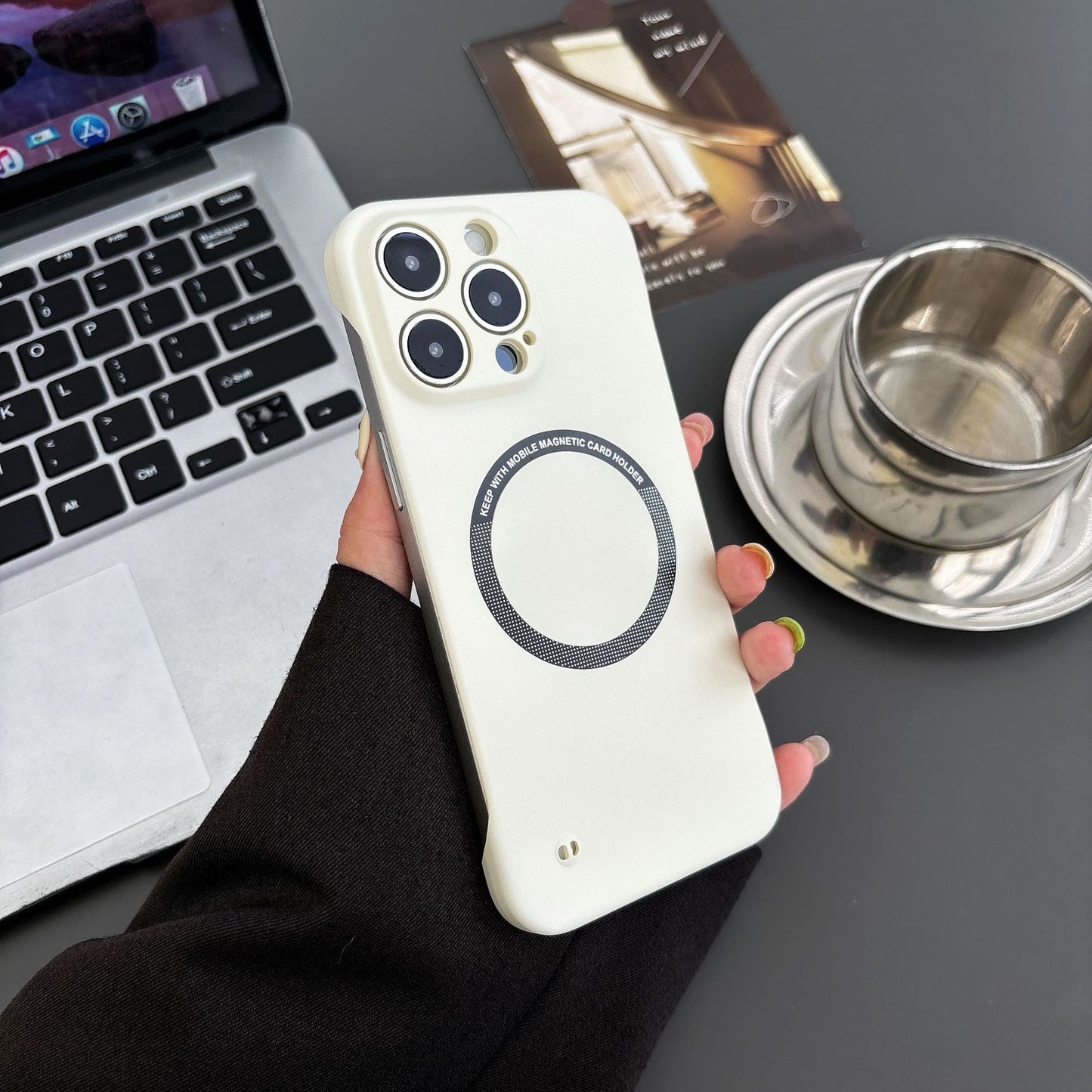 Casing Ponsel Magnetik PC Keras Ultra Tipis Tanpa Bingkai untuk iPhone