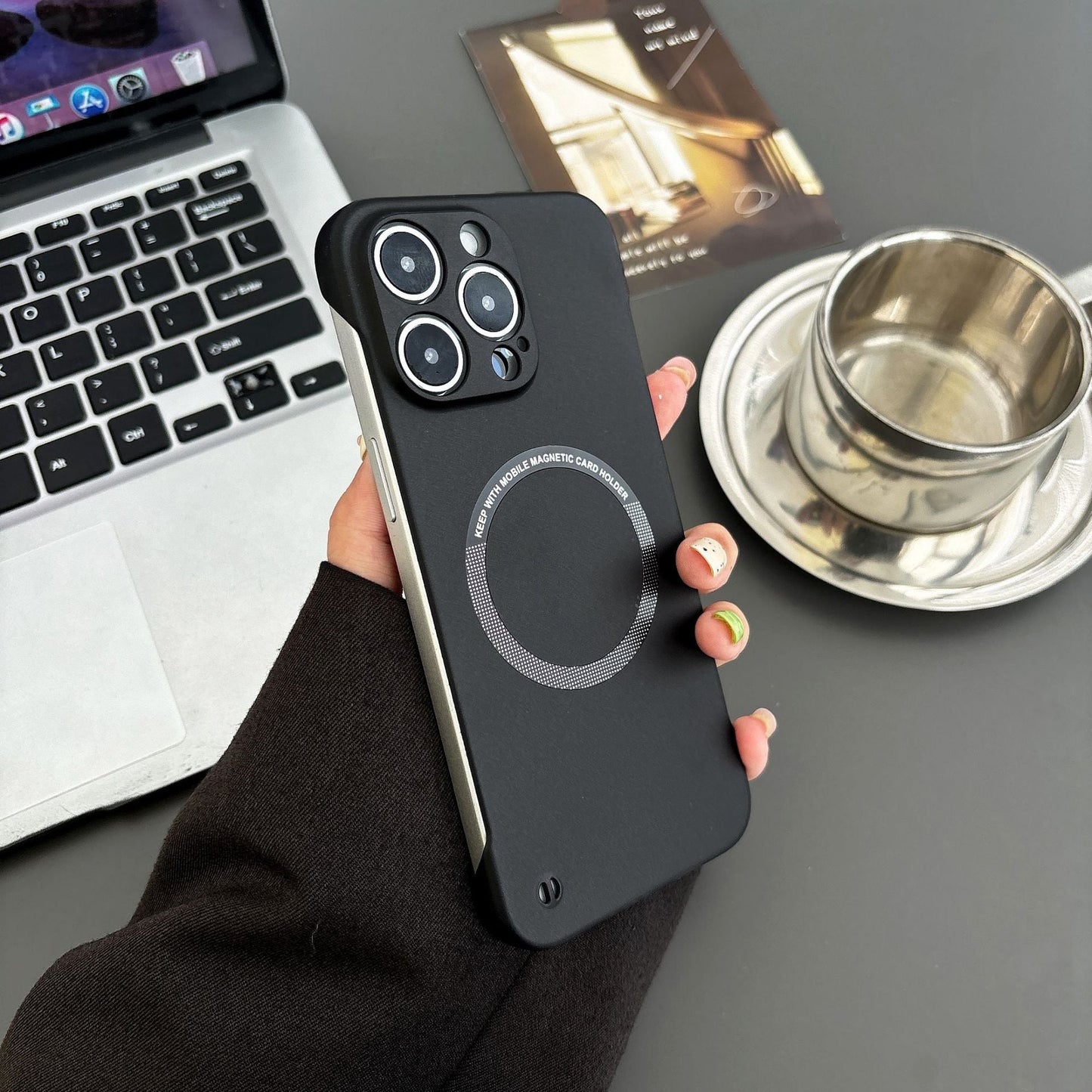 Casing Ponsel Magnetik PC Keras Ultra Tipis Tanpa Bingkai untuk iPhone