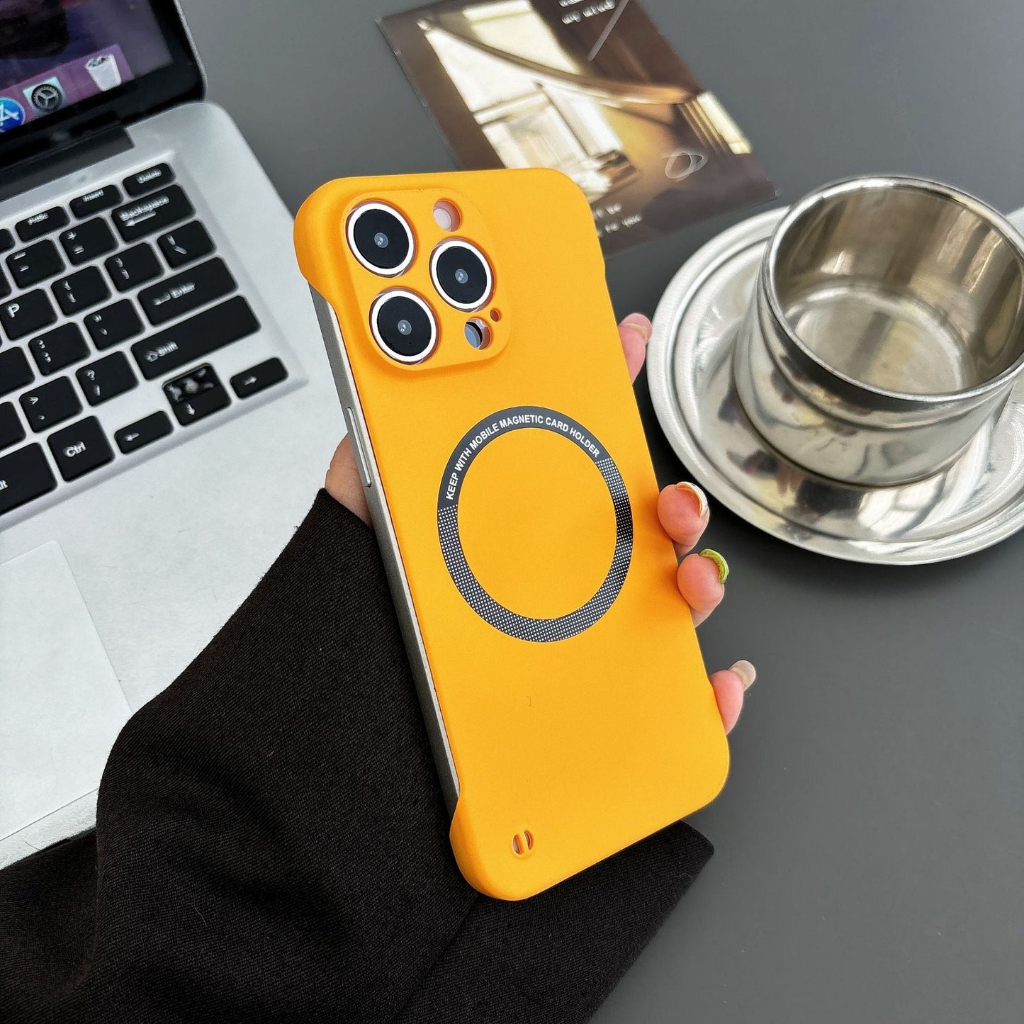 Casing Ponsel Magnetik PC Keras Ultra Tipis Tanpa Bingkai untuk iPhone