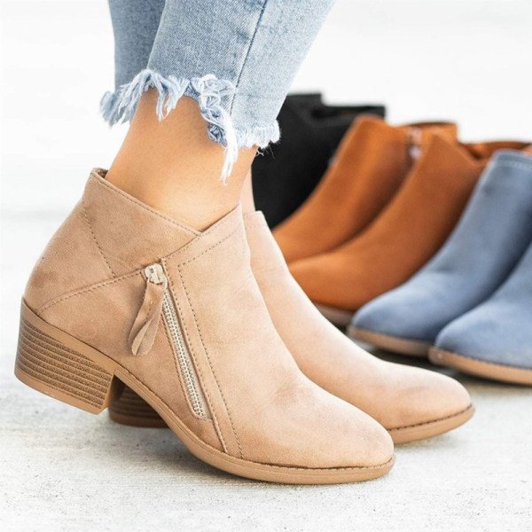 Women's boots with zip and heel